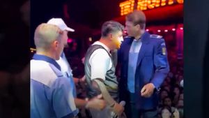 Bogdan de la Ploieşti, "săltat" de mascaţi de la concert? Adevărul despre imaginile care au făcut înconjurul internetului