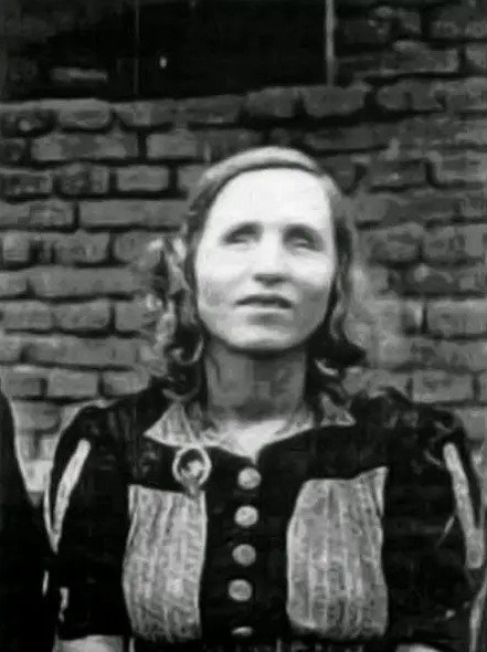 A trăit între anii 1911-1996