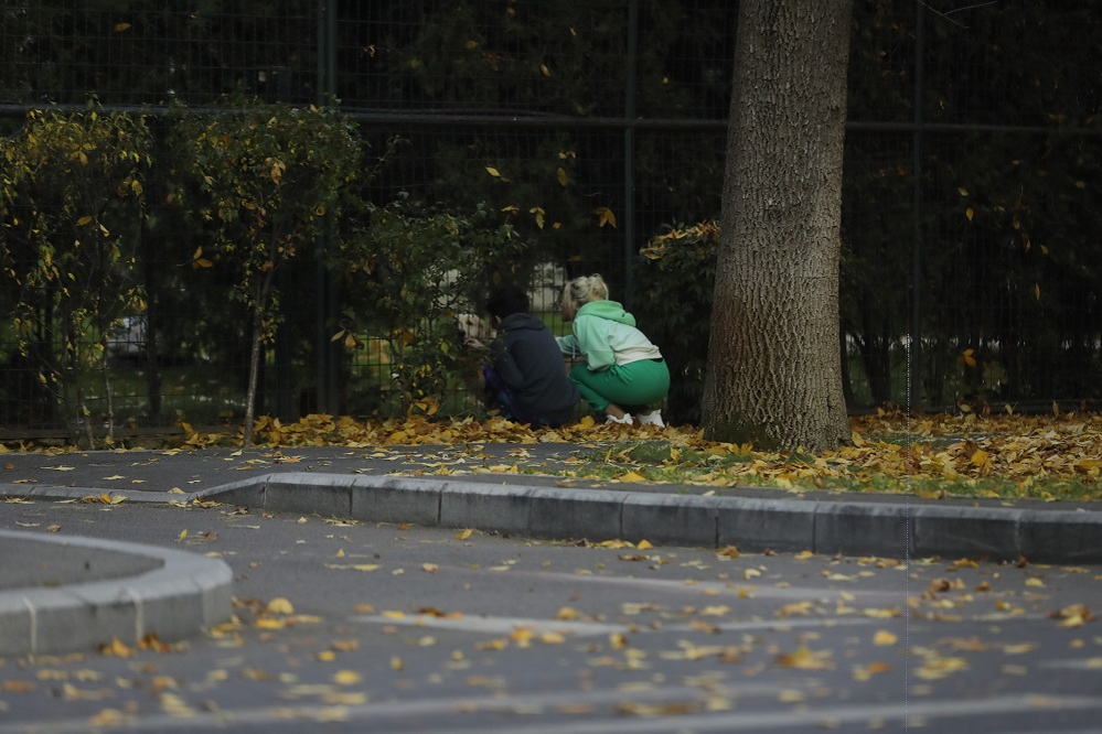 Amna este însoțită pretutindeni de fotograful personal
