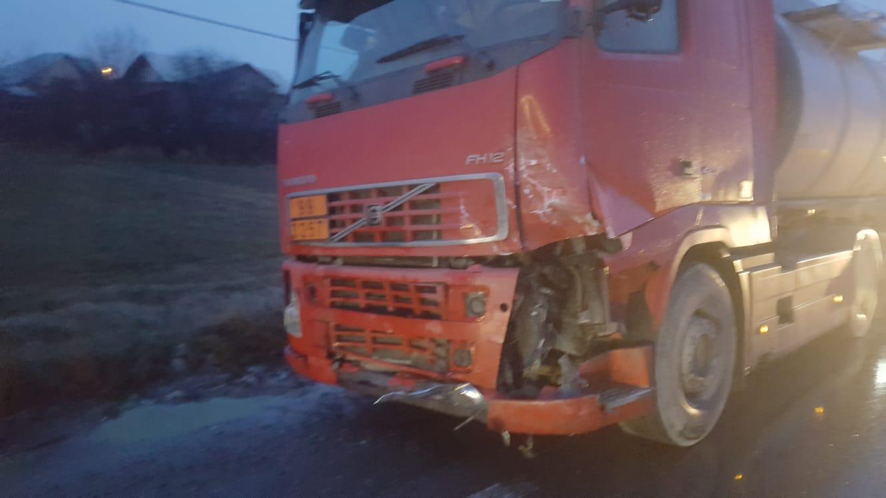 Grav accident în Prahova! Două persoane au rămas incarcerate