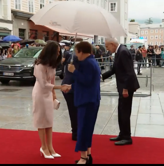 Câți bani a dat Mirabela Grădinaru pe ținuta purtată în Austria? Iubita lui Niculor Dan a fost lăudată pentru apariție