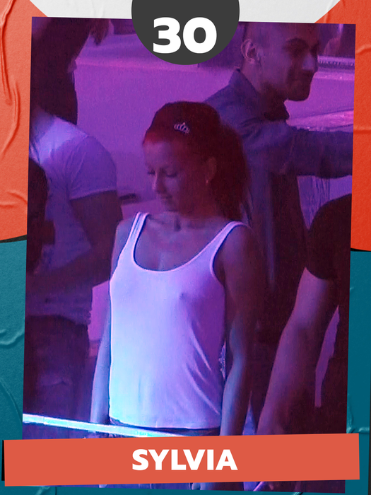 TOP 40 fete îmbrăcate, dar cu ”butonașii” la vedere! Cine ”înțeapă” mai tare dintre Harra, Babs, Ramona Olaru sau Iulia Vântur?