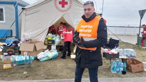 EXCLUSIV. Alexandru Ciucu, voluntar la Crucea Roșie. Unde îi ajută designerul pe refugiații din Ucraina