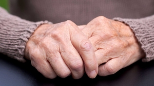 Caz șocant în Mureș! O bătrână s-a sinucis, pentru că nu a mai suportat gândul că fiica ei asistentă are coronavirus