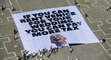 Proteste în Veneția din cauza nunții grandioase a lui Jeff Bezos și Lauren Sanchez. IREAL ce a apărut în Piața San Marco. VIDEO