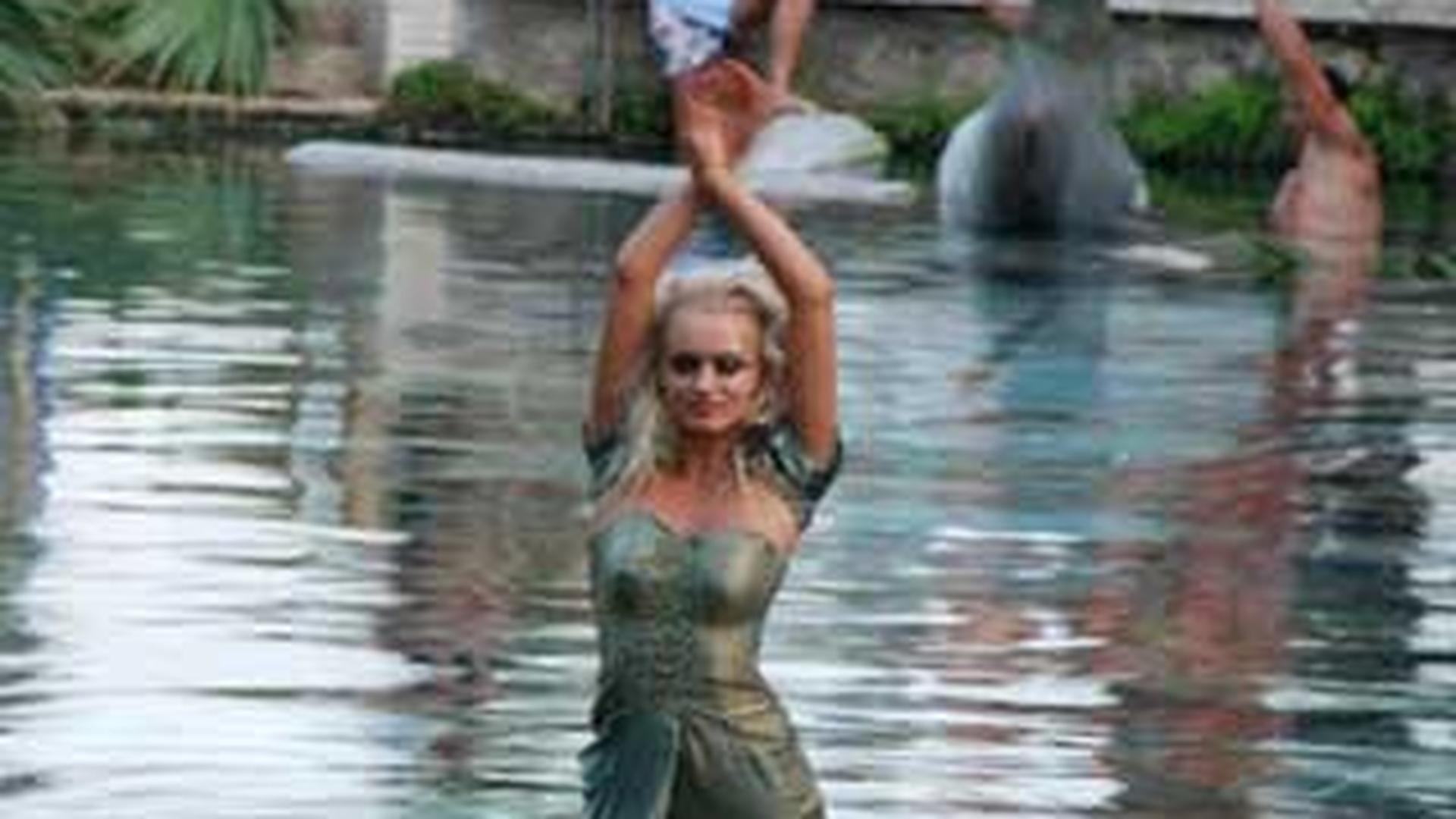 Fetele de la "Next Top Model" au defilat pe apa!