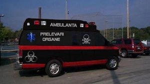 Ambulanța neagră care fură copii a ajuns în Italia! Românii au băgat frica în locuitorii din Peninsulă
