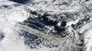 Eruptia vulcanica din Islanda paralizeaza traficul aerian european: peste 20.000 de curse internationale au fost anulate!