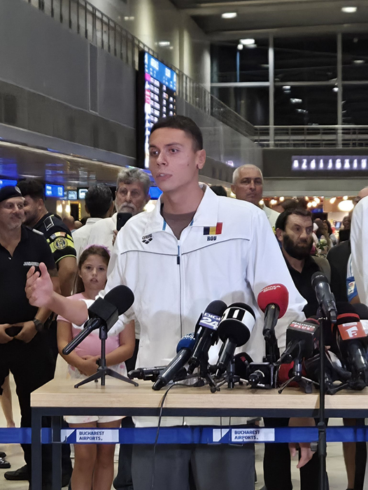 David Popovici s-a întors în România! Primele declarații după ce a câștigat două medalii de aur: ”Simți tensiunea din aer”