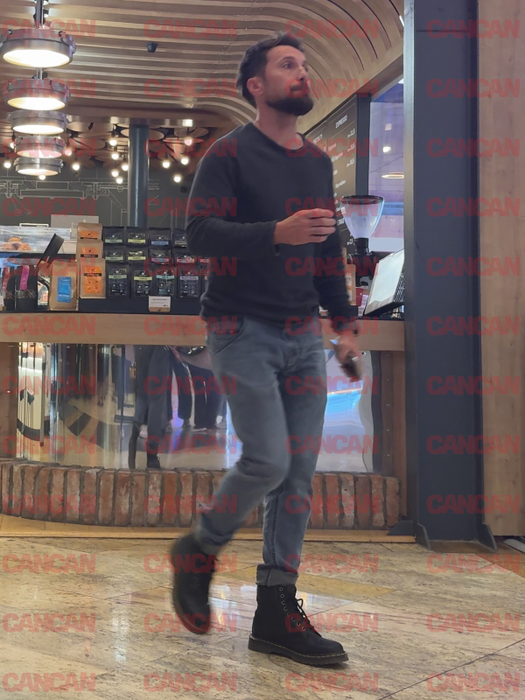 Dani Oțil la plimbare în mall