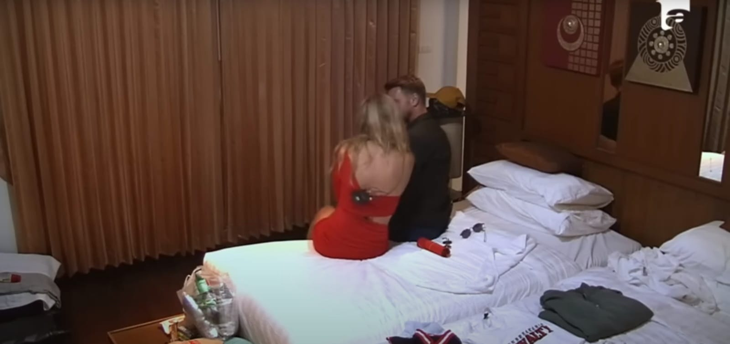 Oana și Sebastian, apropiați după momentul din baie