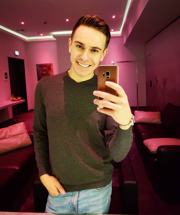 Ce mult s-a schimbat viața lui Narcis Ianău după participarea la Românii au Talent: “Am fost hărțuit doar pentru că eram diferit”. Artistul își dorea să devină preot