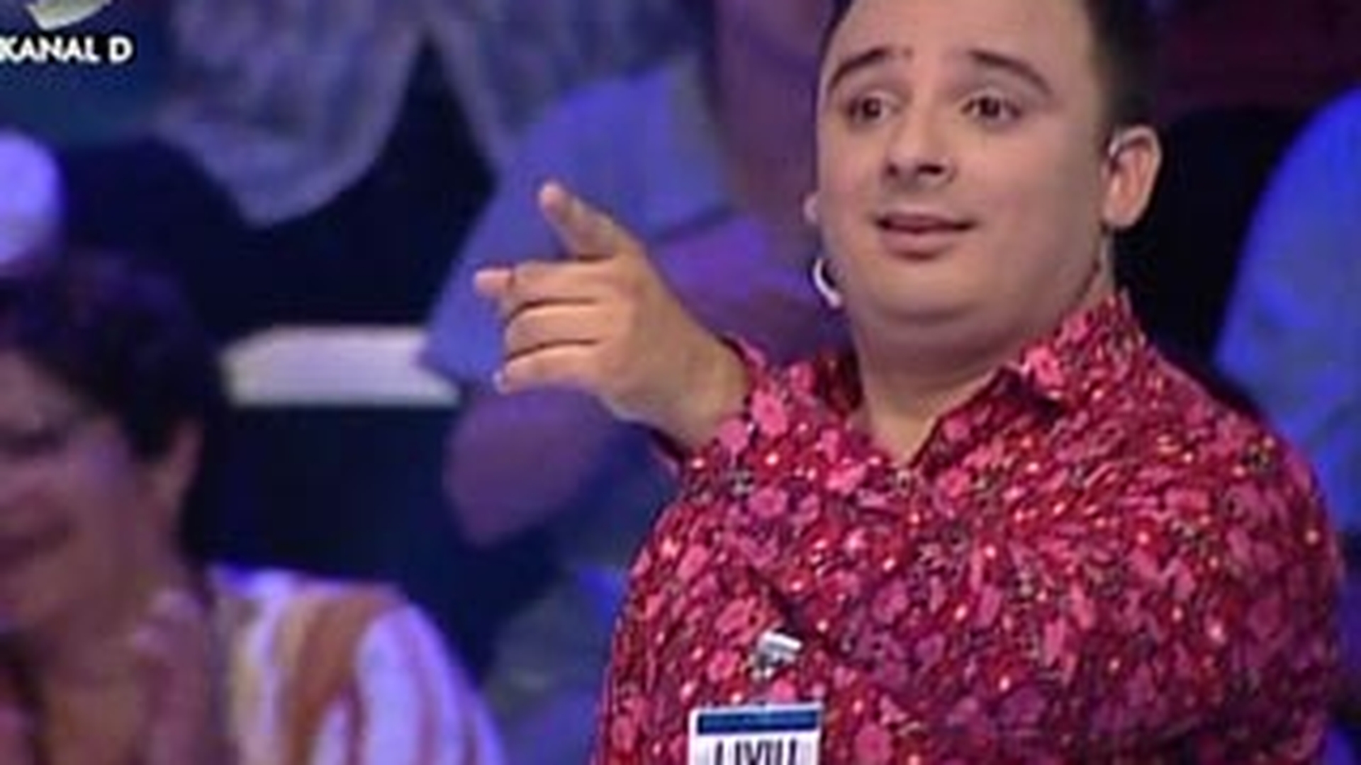 VIDEO Liviu Mititelu, dat pe spate de asistenta lui Varciu: "Rade in Si minor!"