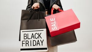 Jucăriile și băuturile alcoolice în topul achizițiilor făcute de Black Friday! Când a fost „minutul de aur” al comenzilor