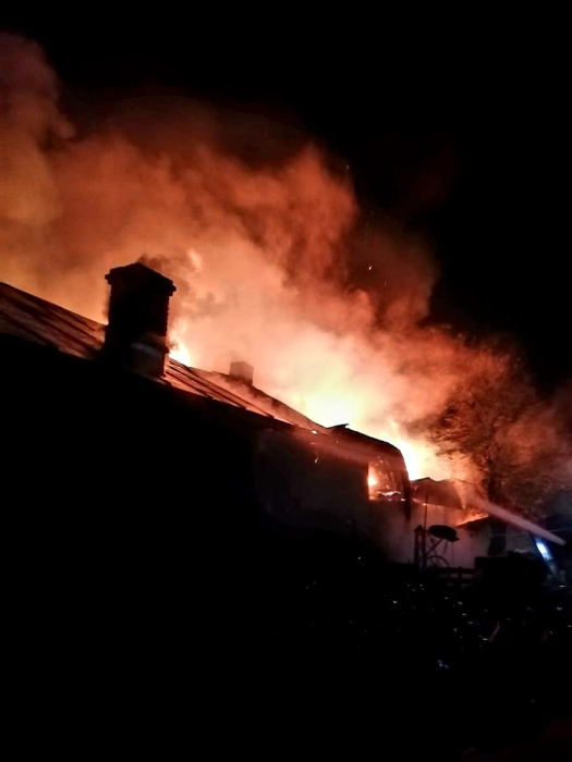Salvat în ultima clipă! Un șofer a văzut flăcări și a sunat imediat la 112