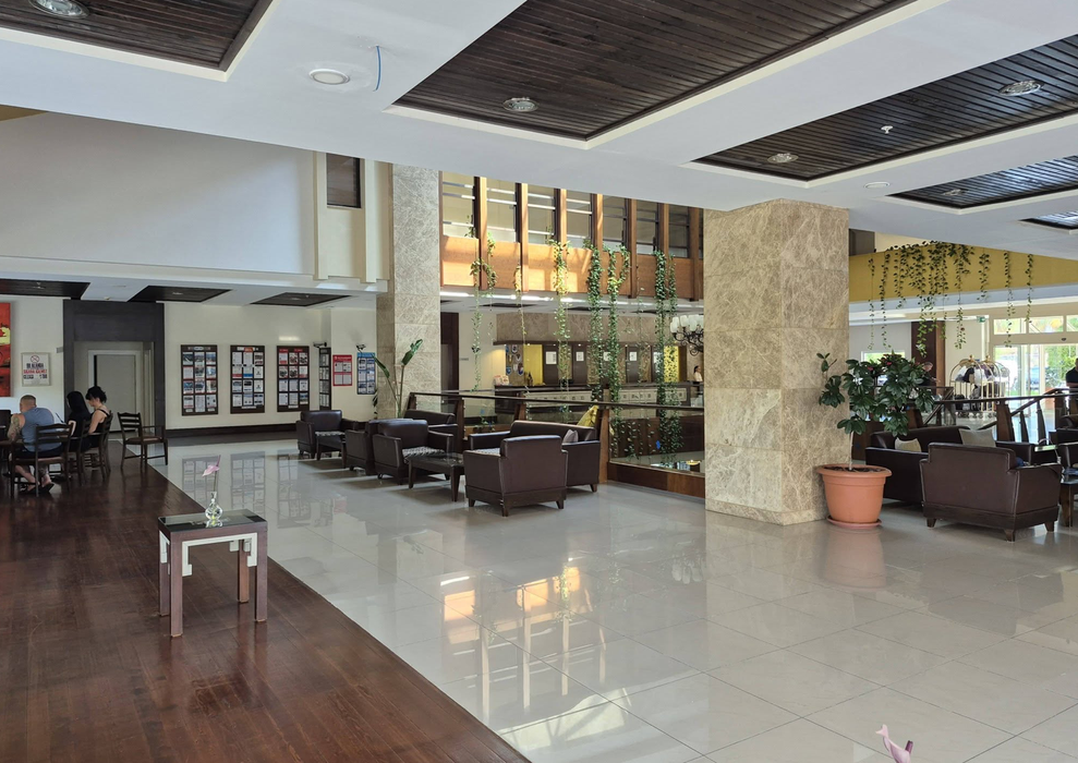 Ce a primit să mănânce un turist român, la all-inclusive, într-un hotel de 5 stele din Turcia
