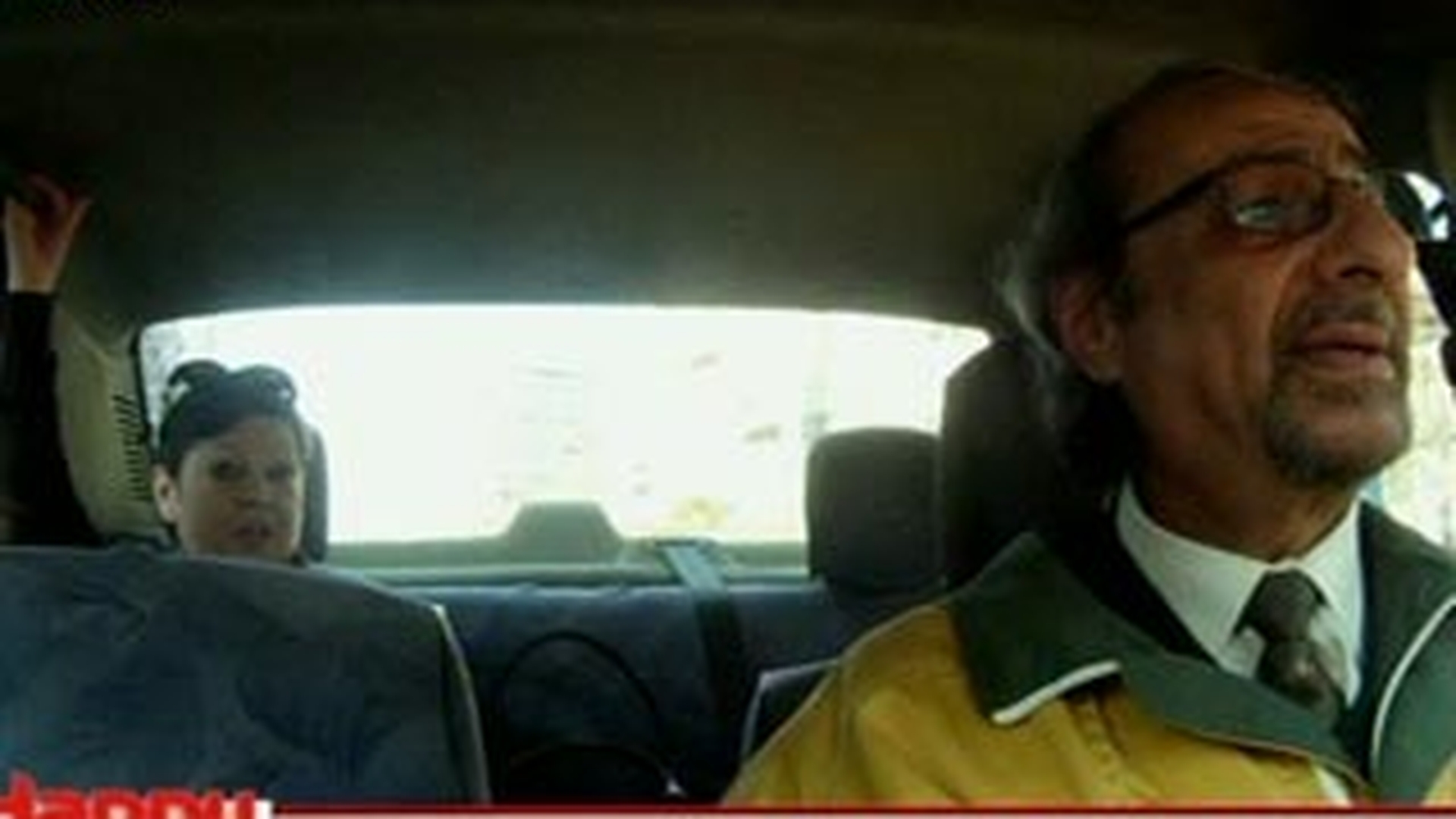 VIDEO Cursa de cosmar pentru Anca Pandrea! Un sofer de taxi a sechestrat-o in masina si a intoxicat-o: "S-a partait tot timpul"