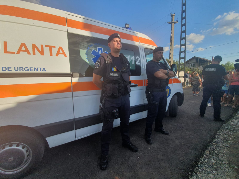 Cazul Caracal: Mama și bunicul Luizei vor fi duși la spital cu Ambulanța
