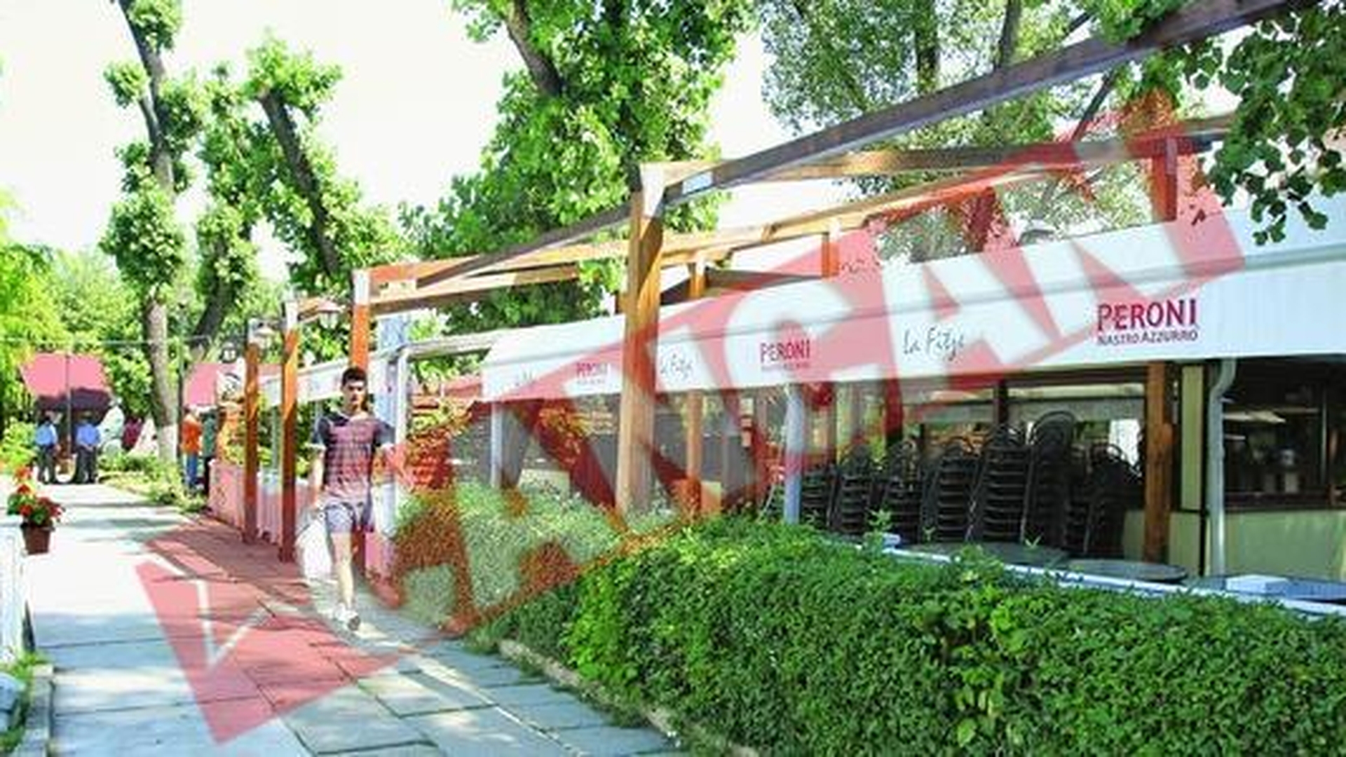 Terasa "La fitze", din parcul Herastrau, demolata