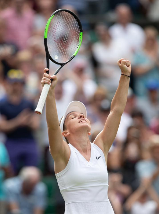 Simona Halep prezintă la Constanța trofeul obținut la Wimbledon. Mii de persoane prezente