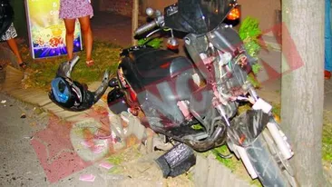 A fugit dupa ce a lovit doi tineri