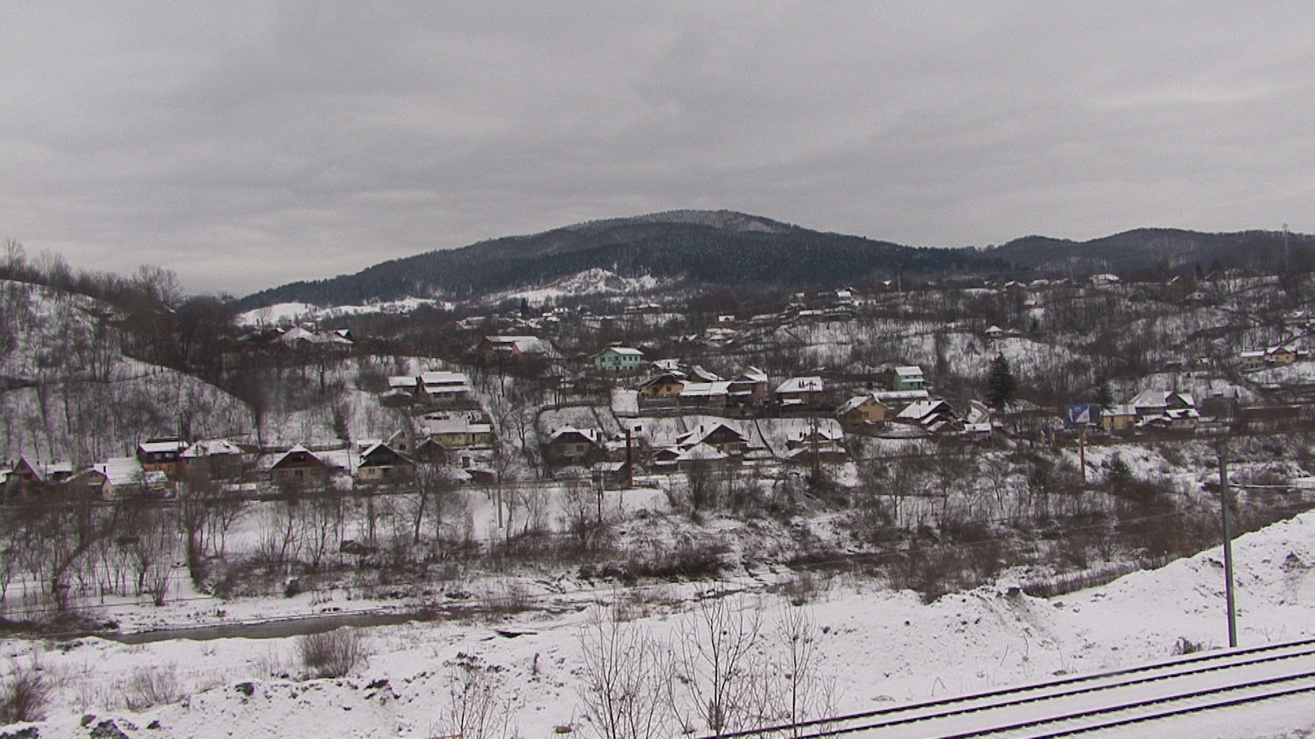 Aproape 80.000 de oameni din Prahova sunt fara curent de trei zile! Zapada a afectat retelele de inalta tensiune