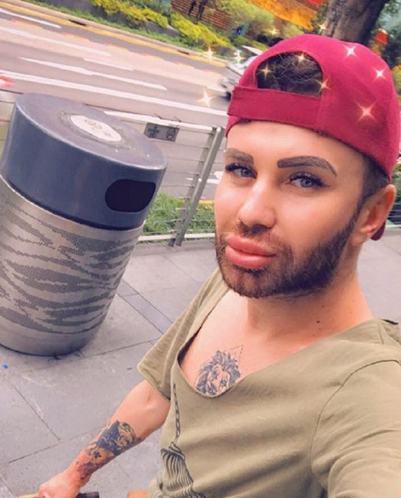 Dudu este hairstylist și designer de succes
