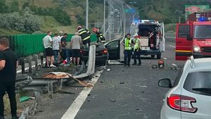 Autostrada A2, blocată după un accident violent. O femeie și un copil mic au fost răniți