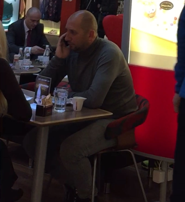 Vasile Miriuță a discutat aproape tot timpul la telefon