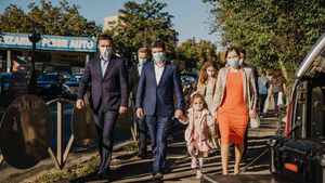 Cu ce se ocupă Mirabela Grădinaru, soţia lui Nicușor Dan! Noul primar general al Capitalei a cunoscut-o în timpul facultății pe cea care i-a dăruit o fetiță