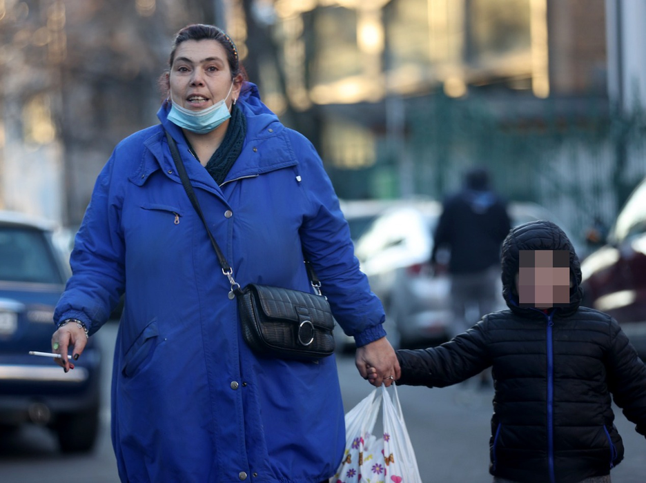Ioana Tufaru a ieșit la plimbare cu băiețelul ei, Luca