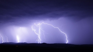 Prognoza meteo 24 aprilie: Vremea se schimbă radical! Sunt anunțate ploi cu descărcări electrice