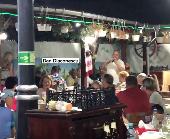 "Senzaționalul" Dan Diaconescu s-a distrat pe ritmuri românești