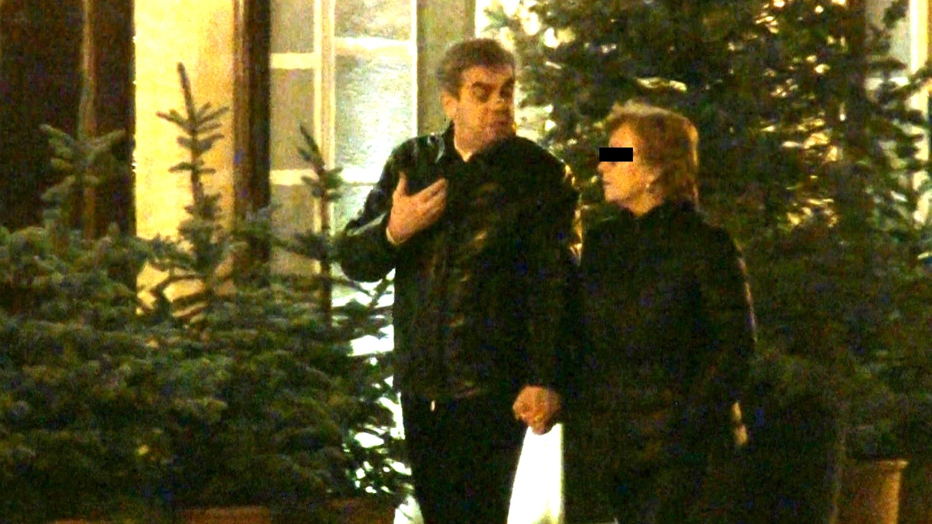 Ministrul Eugen Nicolaescu, randez-vous romantic in miez de noapte, pe Calea Victoriei!