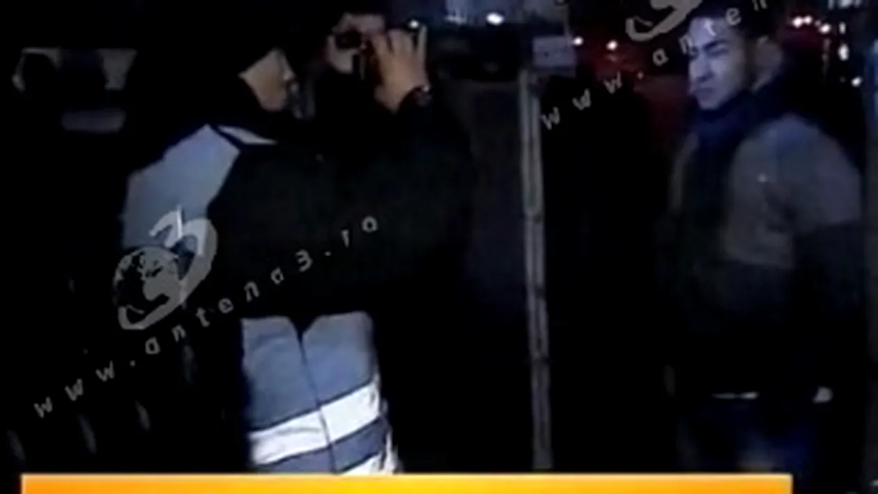 VIDEO Peste 50 de persoane care protestau in Piata Universitatii au fost duse la sectii de politie din Capitala