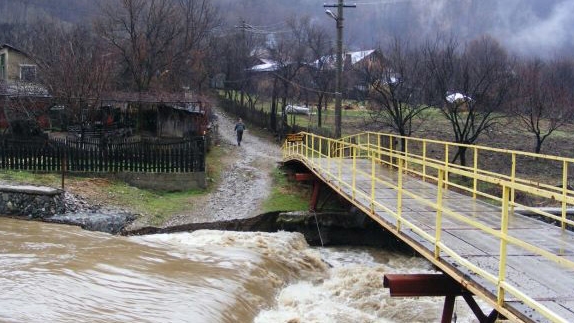 Avertizare meteo! Cod galben de inundații în 11 județe