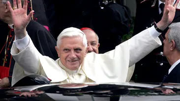 Papa cere drepturi de autor pentru imaginea lui