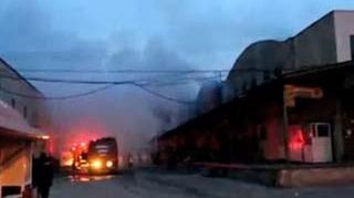 VIDEO Cladirea unui centru comercial din Iasi s-a prabusit partial in urma unui incendiu