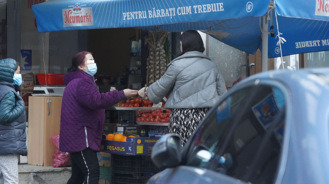 Amalia Năstase a cumpărat, acum, plătește (Foto: CANCAN.RO)
