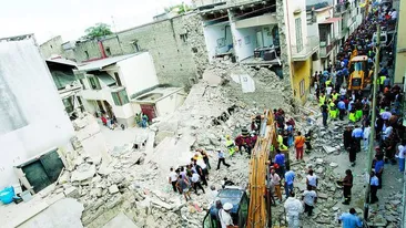 O fetita a supravietuit 15 ore sub daramaturi