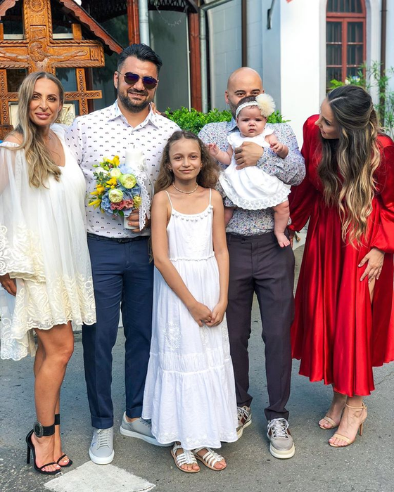 Matteo și iubita lui și-au botezat fetița! Elena Neagu a atras toate privirile cu rochia ei, iar Antonia și Ilinca Vandici nu au trecut neobservate
