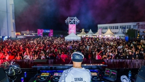 Peste 45.000 de oameni prezenţi la Saga, în prima zi de festival. Câţi sunt aşteptaţi sâmbătă