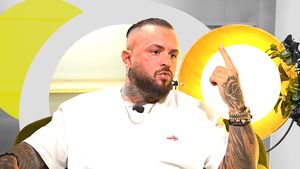 Uluitor! Cum își împacă nevasta Meko, după ce o înșală cu nenumărate femei!? ”Vorbește 5 minute și...” + ”Multe gagici!”