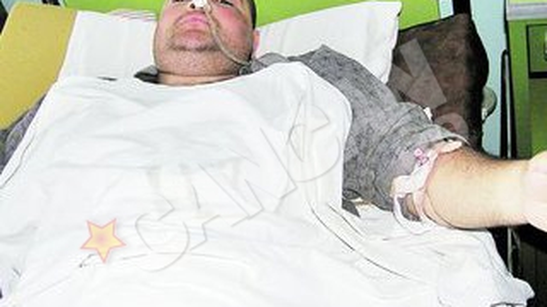 Un galatean a ajuns la spital dupa ce si-a batut mama si a incercat sa injunghie un militar. Impuscat de jandarmi
