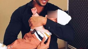 DORIAN POPA s-a pozat cu bebeluşul după ce l-a botezat. Imaginile care or să înroşească butonul de like