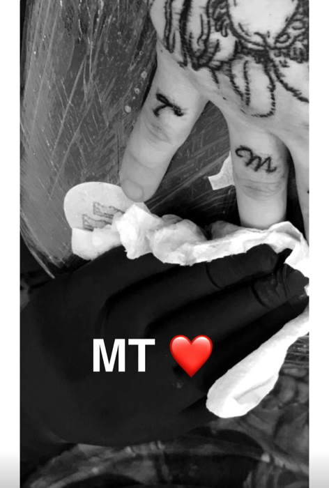 Tudor Aposteanu şi-a tatuat iniţiala sa şi pe cea a iubitei lui, Maria