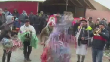 Revelionul pe stil vechi, sărbătorit în toată ţara! Ce au făcut oamenii în Vaslui