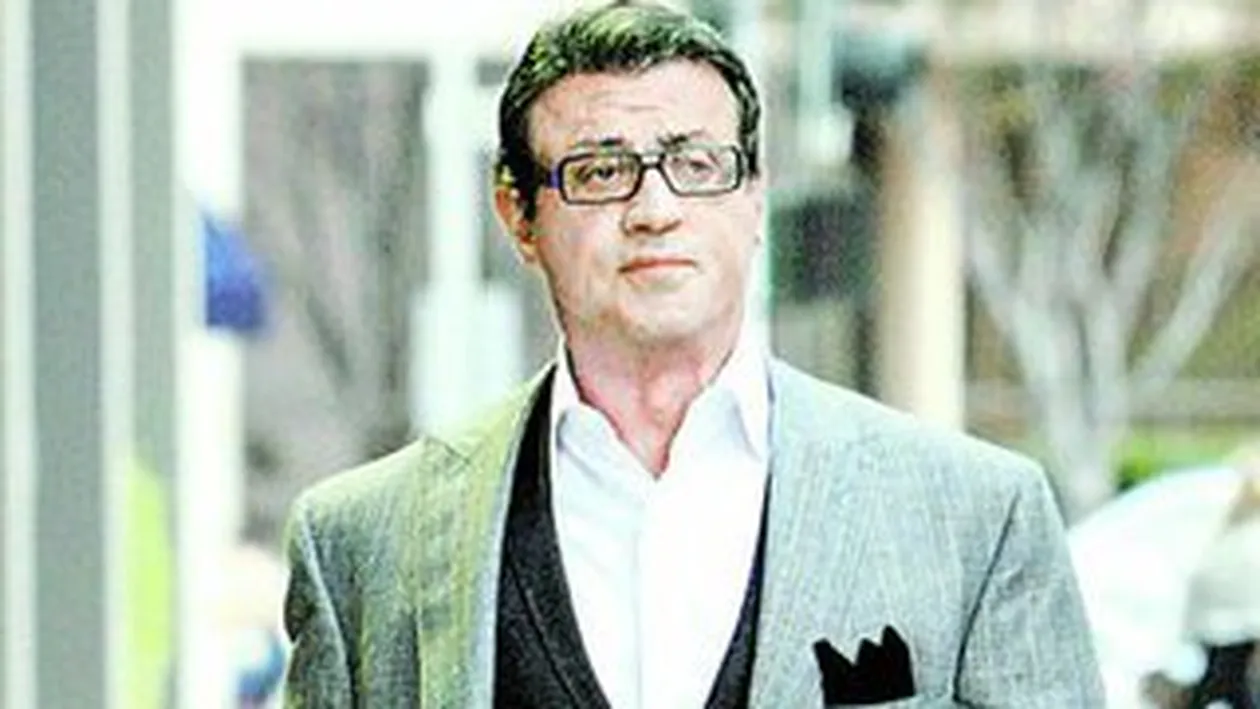 Pe Sylvester Stallone si Denise Richards ii puteti vedea, de astazi, in Kambakkht Ishq, din colectia MARI FILME INDIENE, lansata de CANCAN! Au dat Hollywoodul pe Bollywood