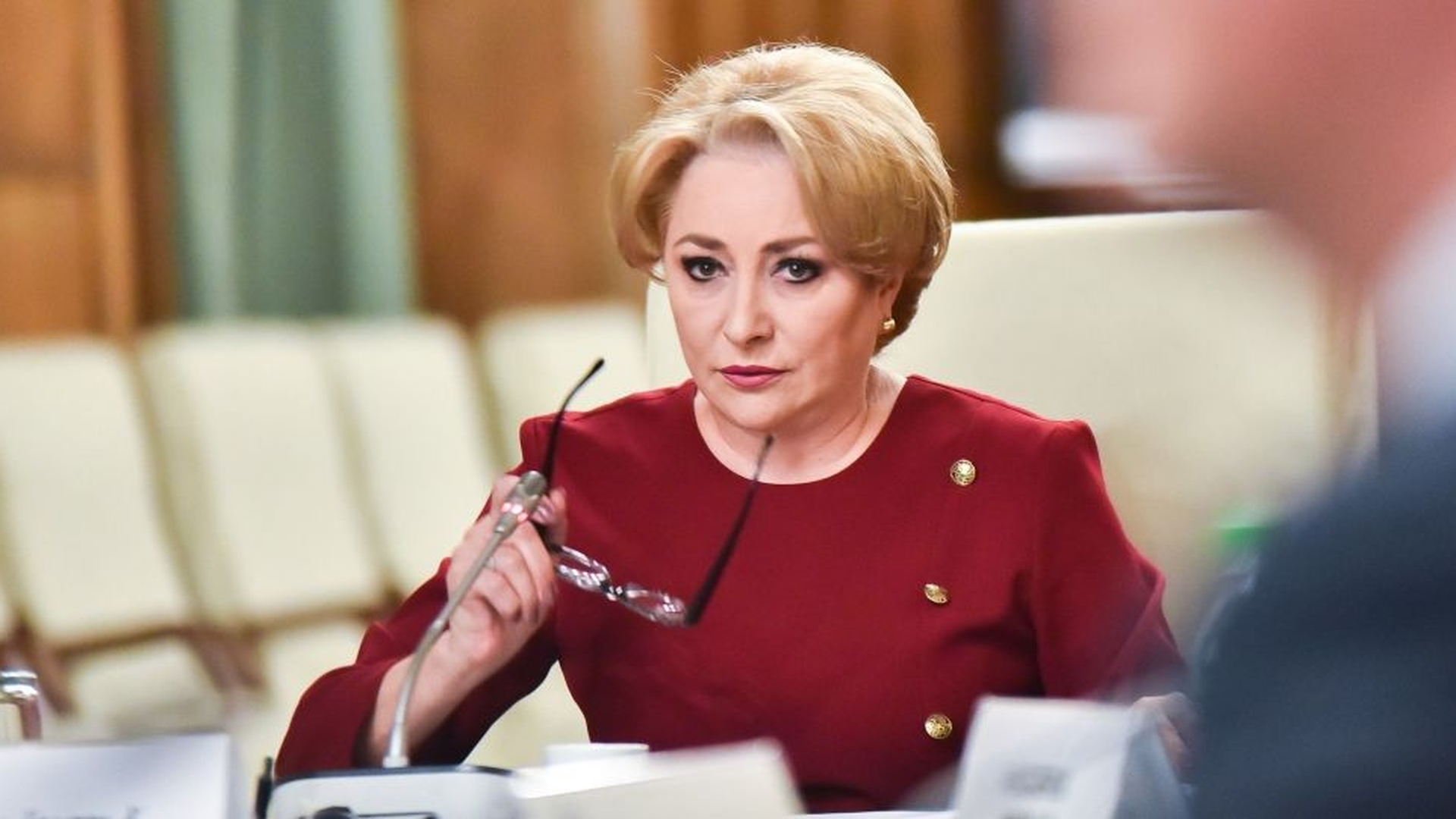 Decizia premierului produce efecte! Viorica Dăncilă a rezolvat ”criza salariilor” de la Mediu și Energie