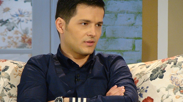 Varciu si-a lasat barba din cauza deceptiilor amoroase,dar Adelina l-a luat peste picior: “Vrea sa semene cu..."